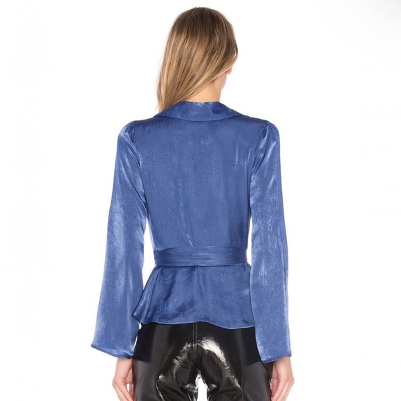 NEW L’ACADEMIE REVOLVE BLUE WRAP TOP - Picture 6 of 8